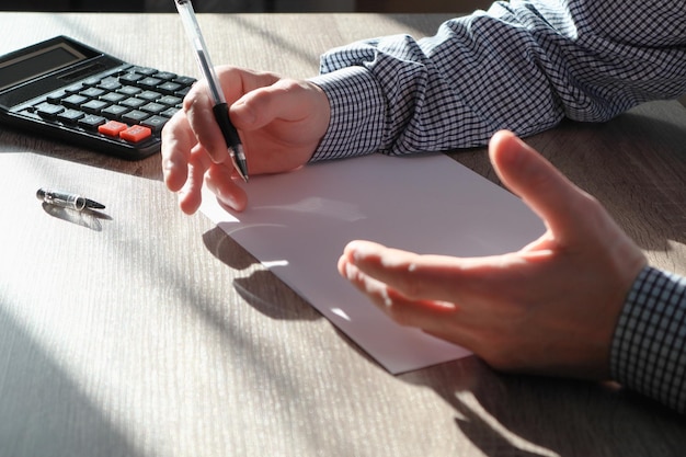 Jak napisać podanie o podwyżkę płacy i zwiększyć swoje szanse?