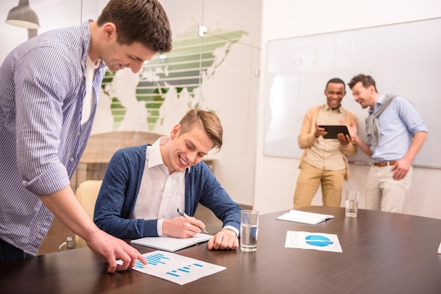 korporacja niczym startup innowacyjnosc w firmach o ugruntowanej pozycji na rynku tendayi viki dan toma esther gons