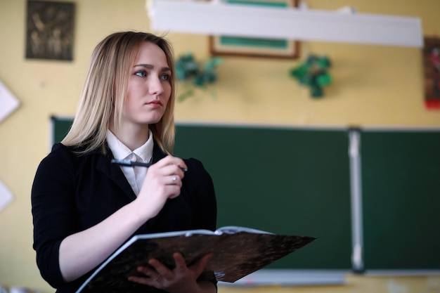 Czy nauczyciel stażysta składa wniosek o rozpoczęcie stażu?