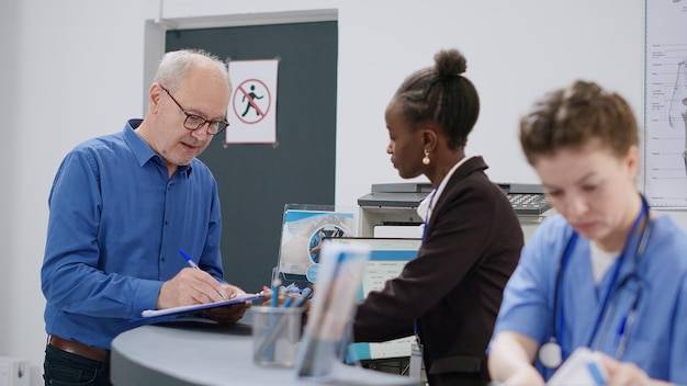 Czy ocena pracy nauczyciela jest obowiązkowa w polskich szkołach?