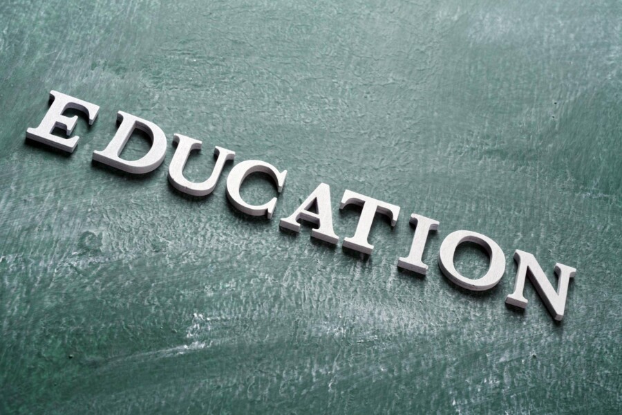 Jak uzyskać tytuł profesora oświaty i co warto wiedzieć?