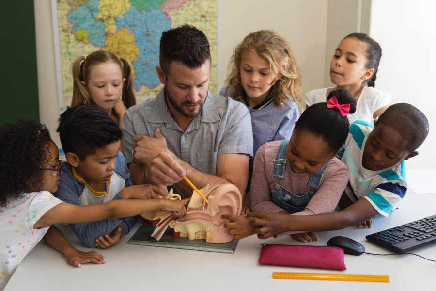 Ile zarabia pedagog w domu dziecka i od czego zależy wysokość wynagrodzenia?